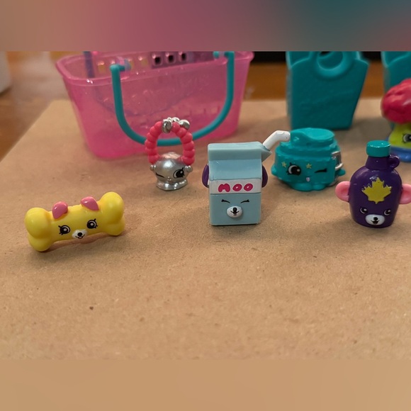Shopkins Season 3 Petkins Set - Picture 2 of 4